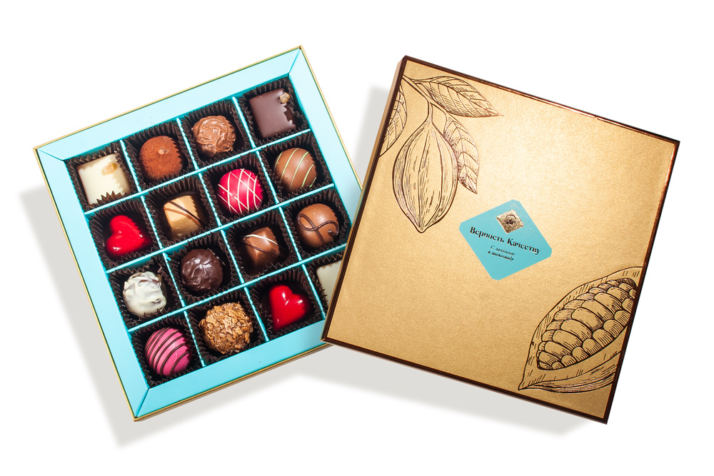                          Именной набор "Сердце" в индивидуальной упаковке, 16 конфет