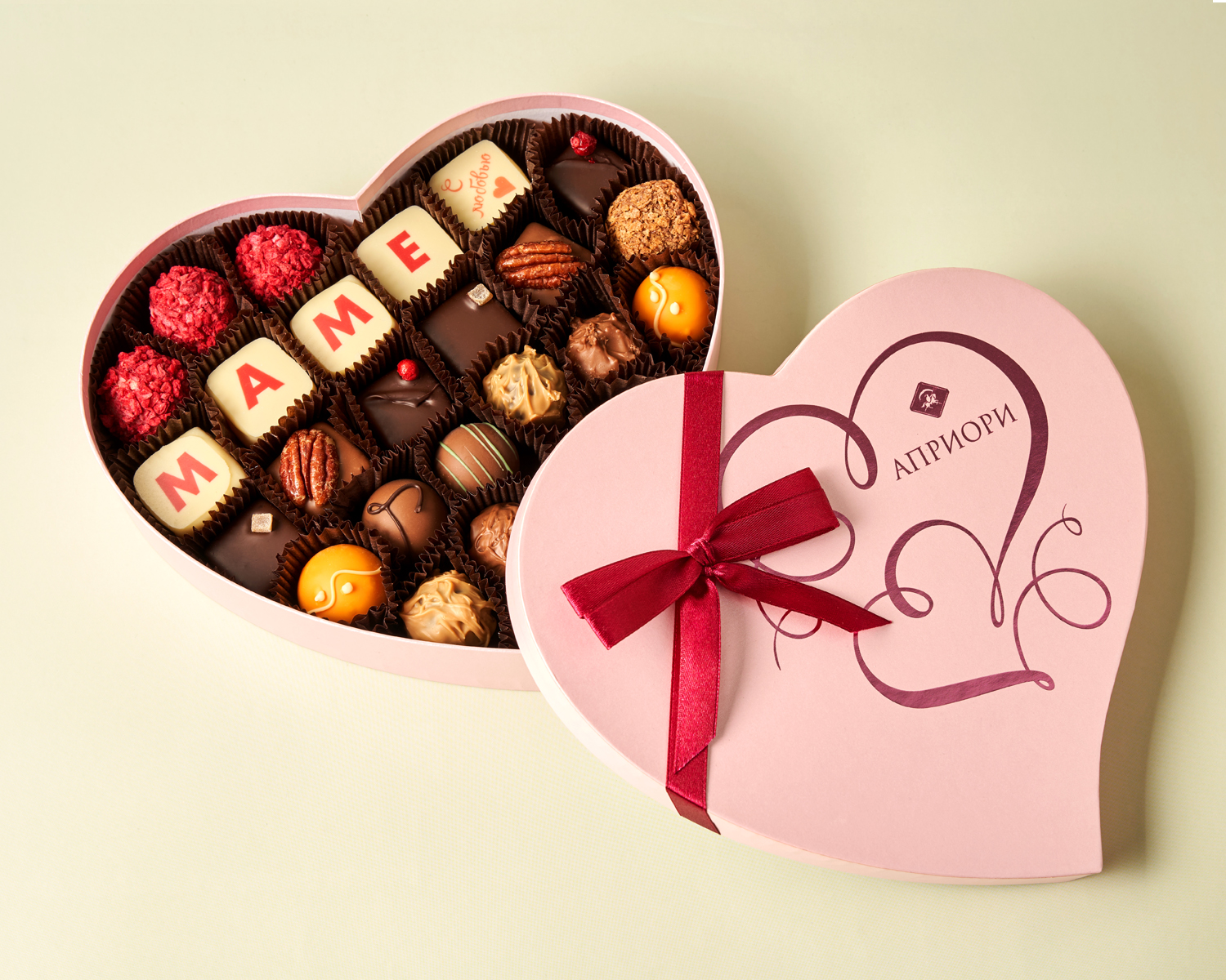                          Шоколадный набор "Маме"  (сердце среднее)