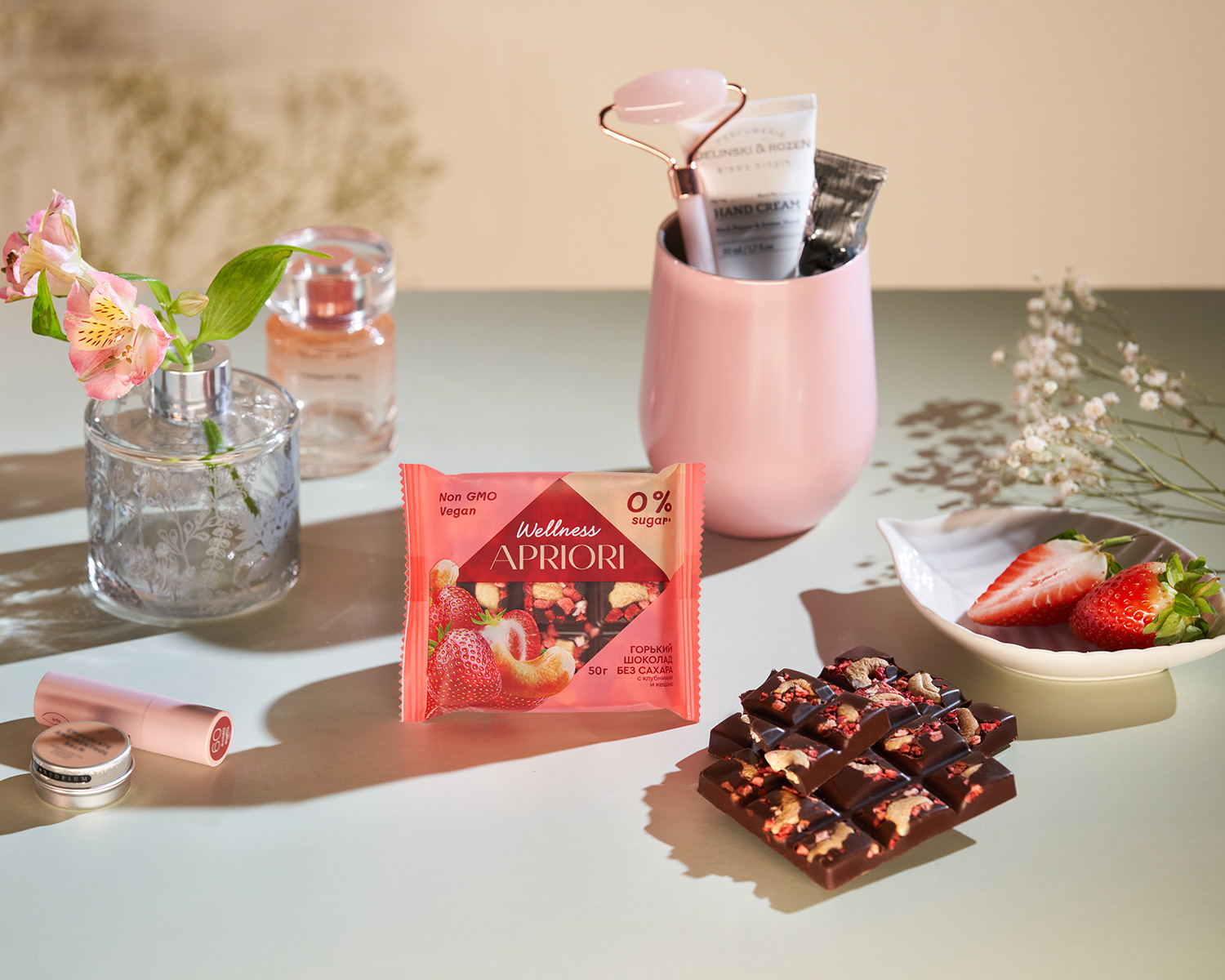                          APRIORI Wellness 50г Шок плитка горькая без сахара с кешью и клубникой