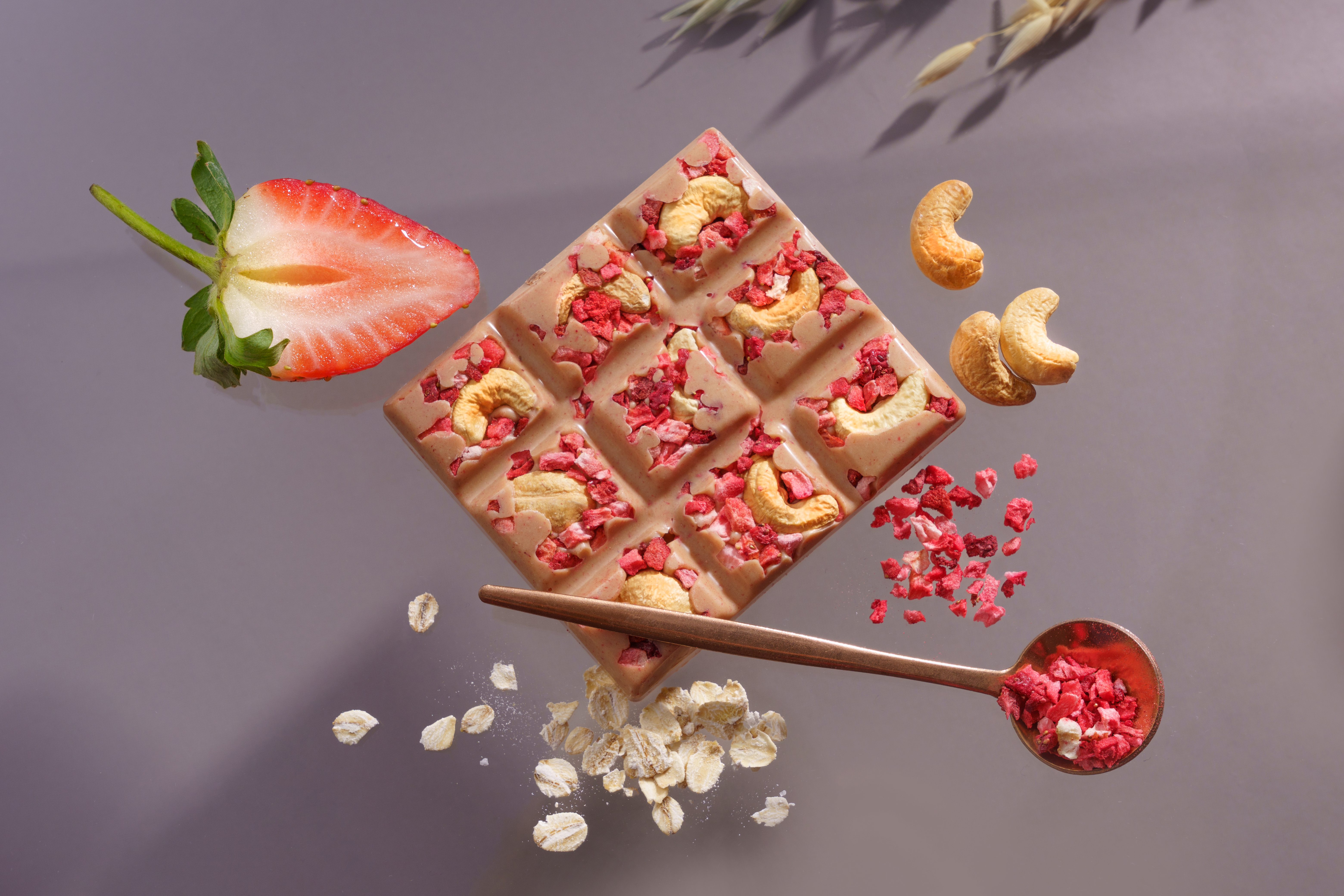                          APRIORI Wellness 50г Шок плитка овсяная с кешью и клубникой