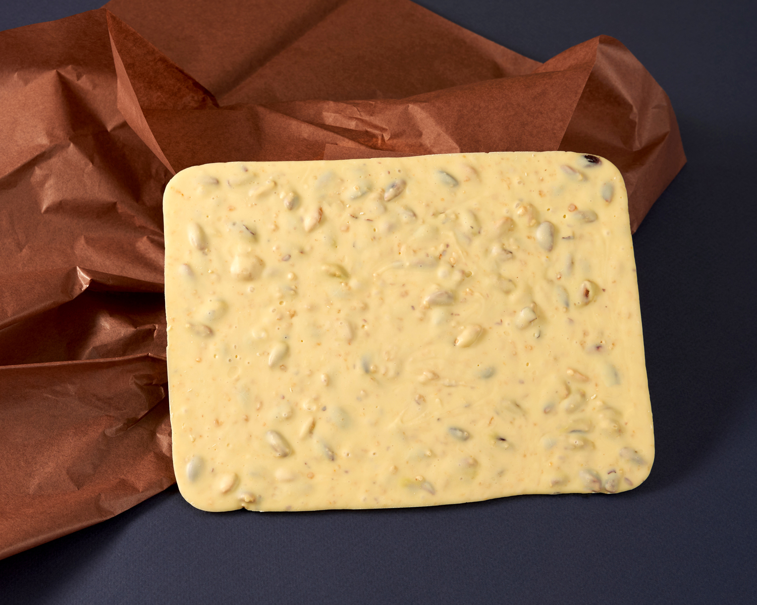                          Белый шоколад с цукатами и орехами 360гр.