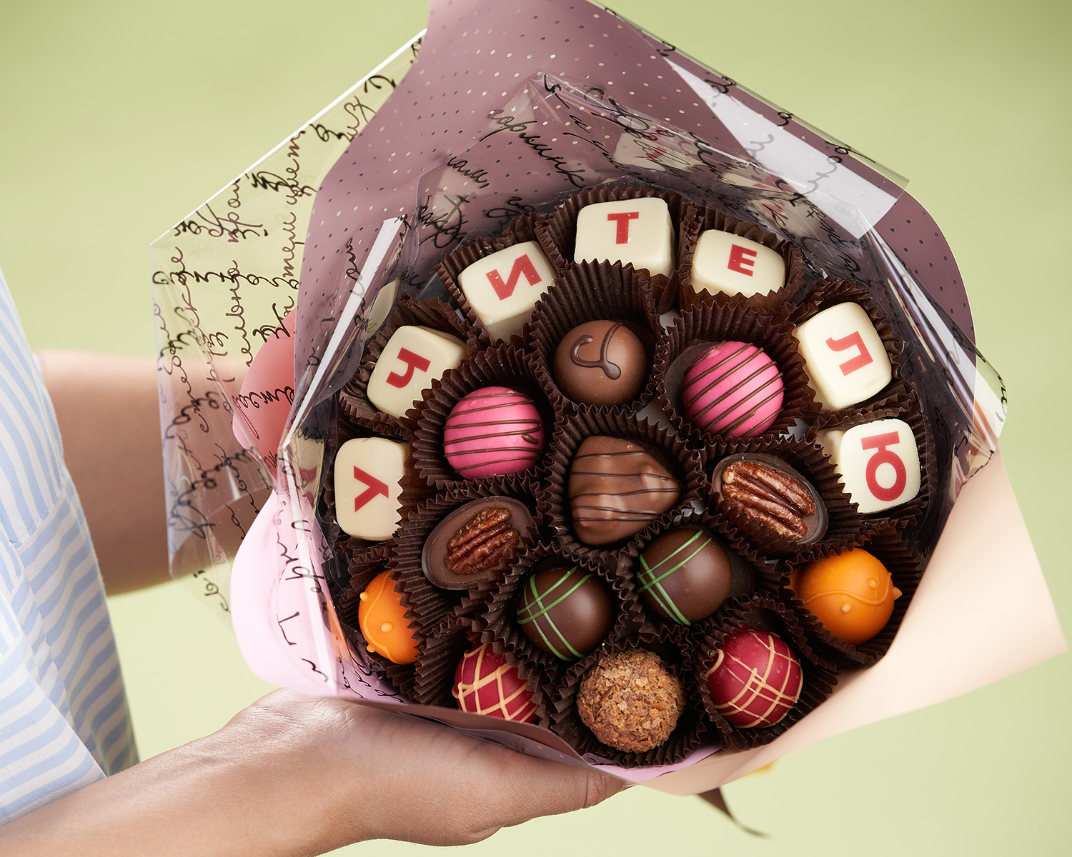                          Букет из конфет "Учителю"