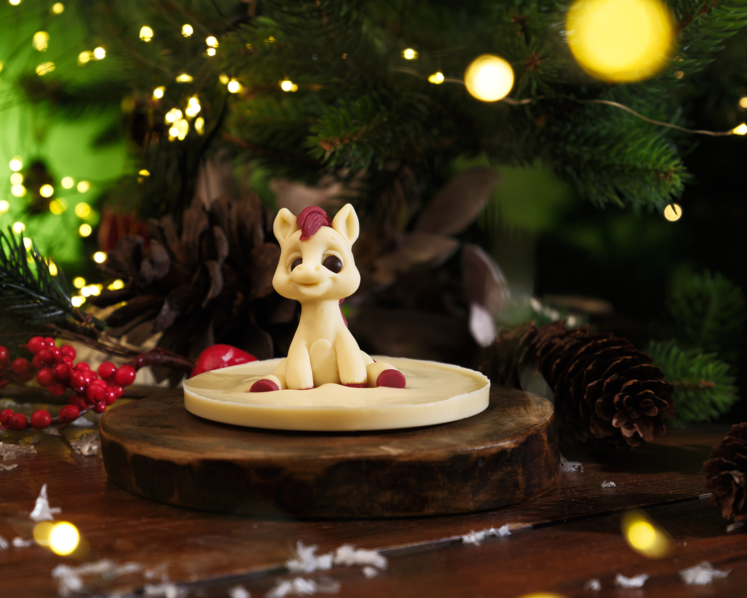                          Пони - фигура из белого шоколада