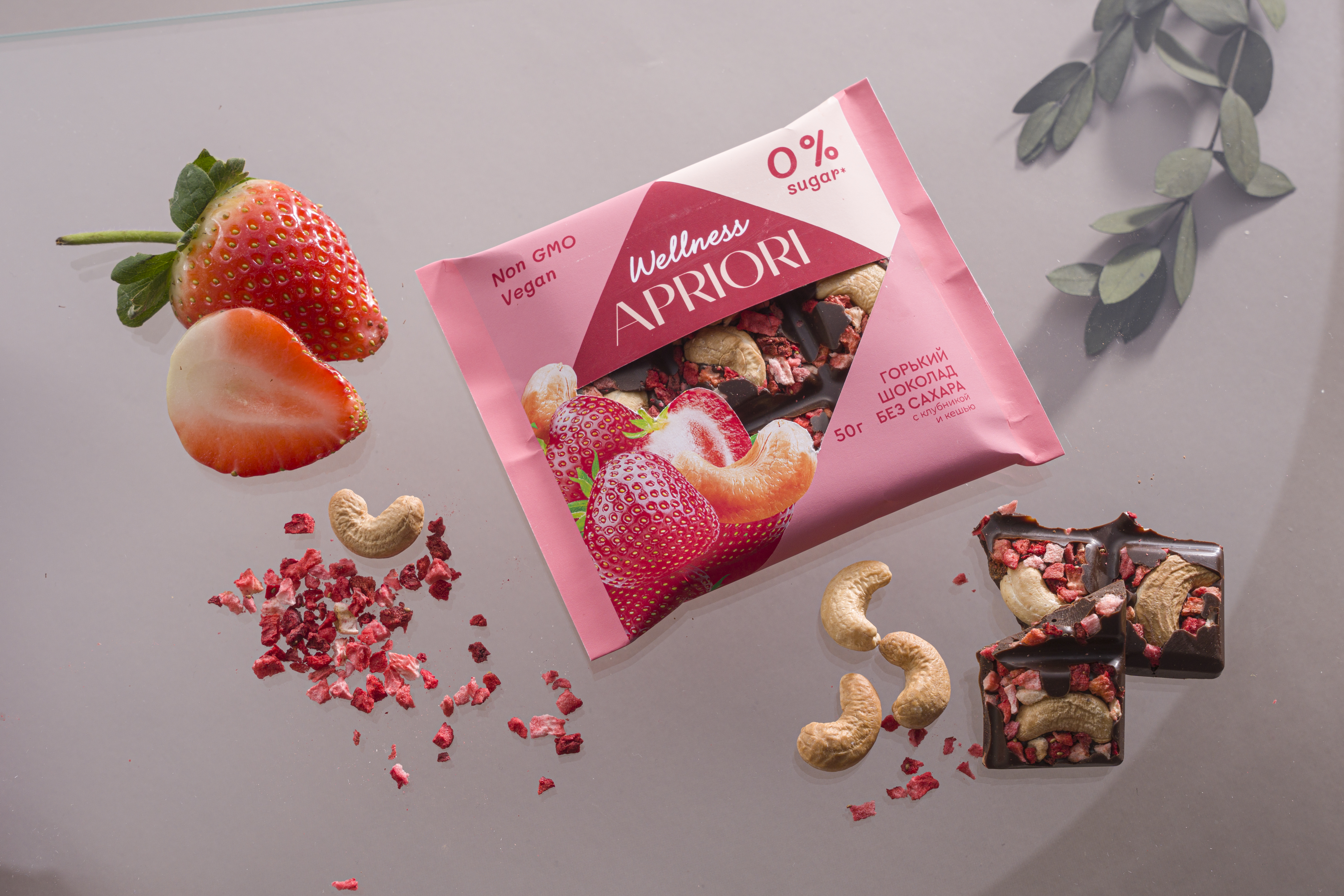                          Бокс из 13 плиток APRIORI Wellness Шок плитка горькая без сахара с кешью и клубникой, 650г