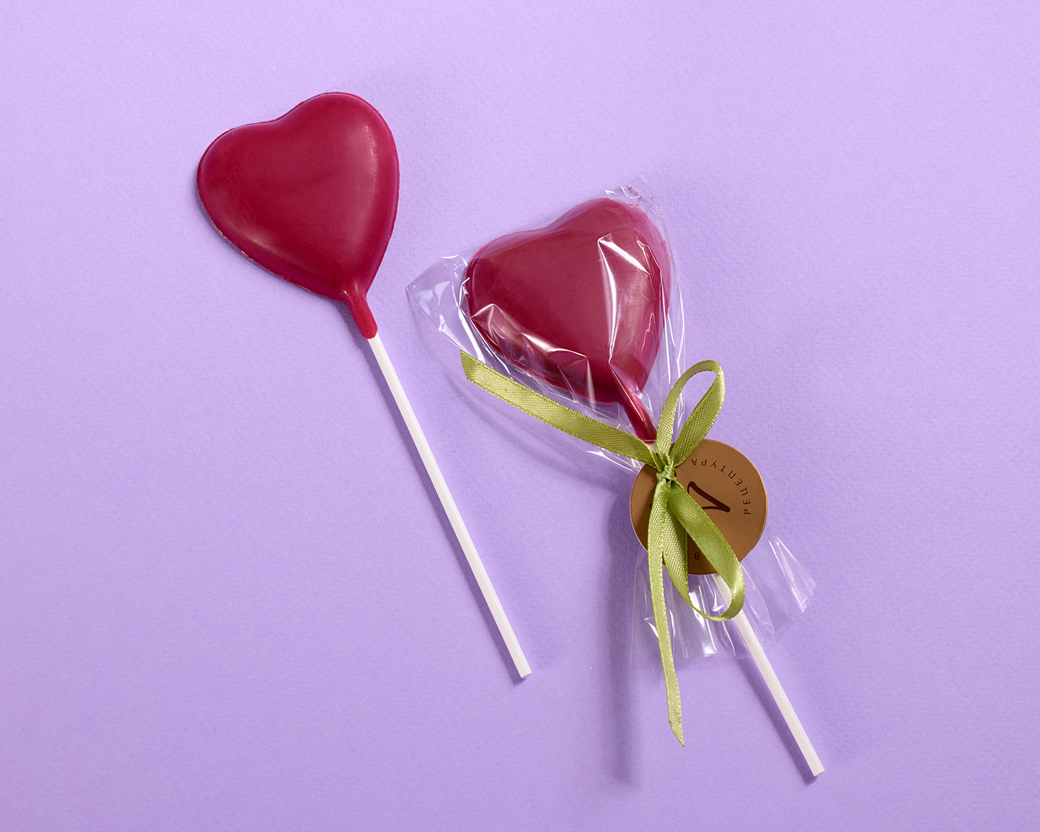                          Шоколадная фигура на палочке Сердце (розовое)