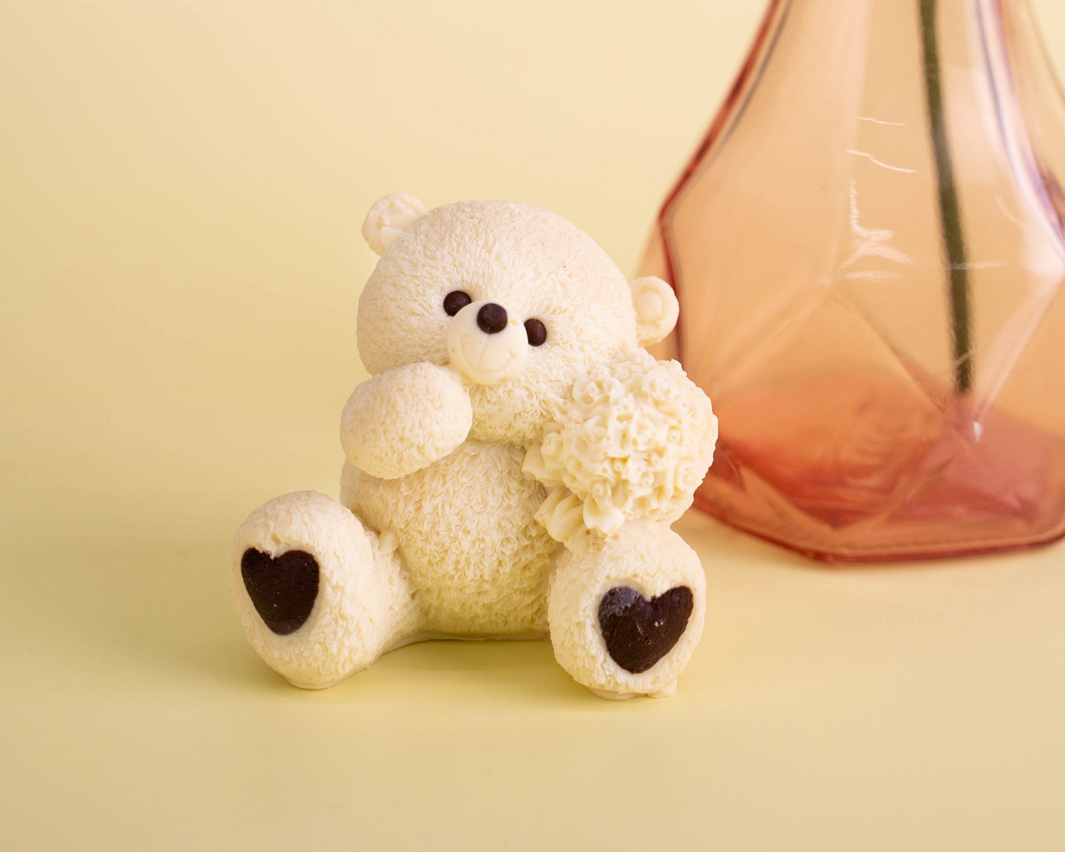                          Шоколадная фигура "Медведь", белый шоколад