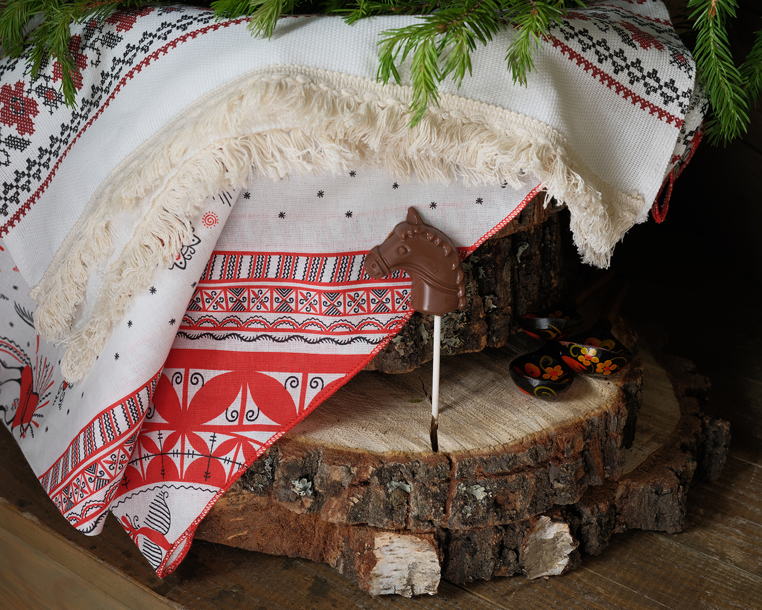                          Конек - шоколадная фигура на палочке МШ