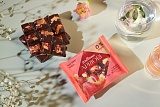 
                        Бокс из 13 плиток APRIORI Wellness Шок плитка горькая без сахара с кешью и клубникой, 650г